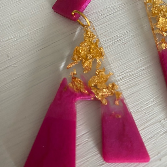 Resin dangle earrings. - Picture 3 of 4